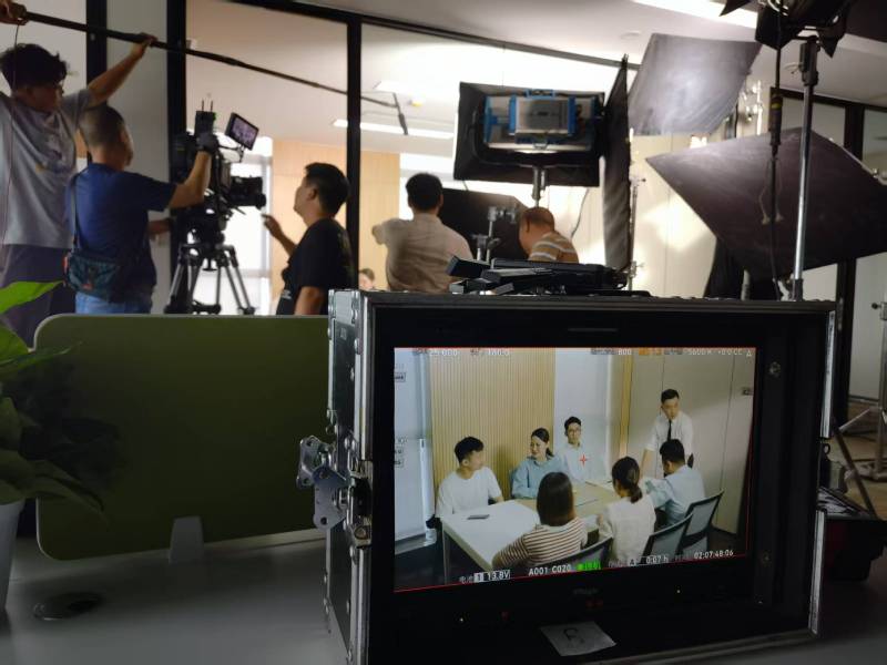 延边TVC拍摄公司：科技产品视觉化大师，诠释未来感与功能美学